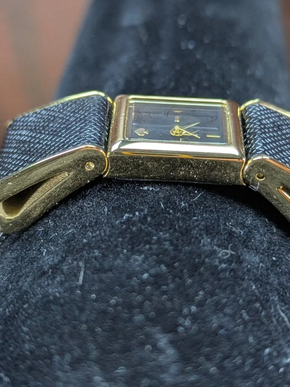 Kate Spade New York Kenmare Bow Watch – Black Saffiano Leather – Gold Tone – Run